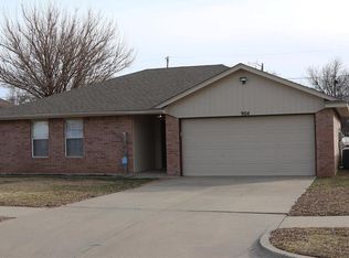 904 NW 19th St, Moore, OK 73160