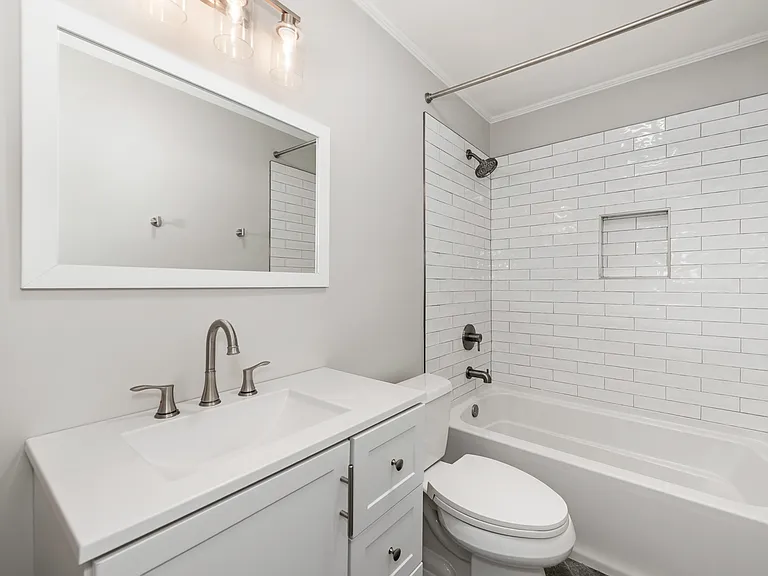 Full Bath (hall)