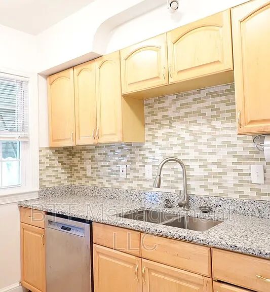 800 Maplewood Ave #1 — Photo 45
