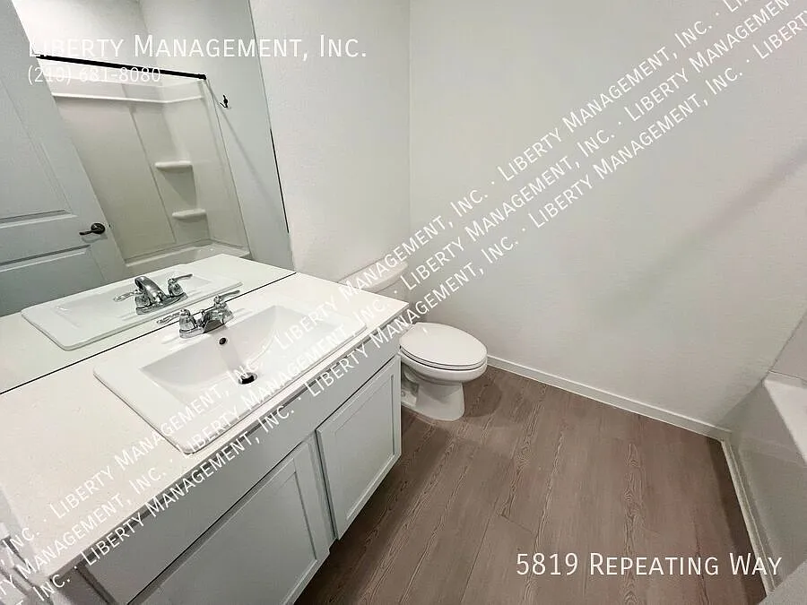 4 Bed, 2 Bath Single Story Home — Photo 4