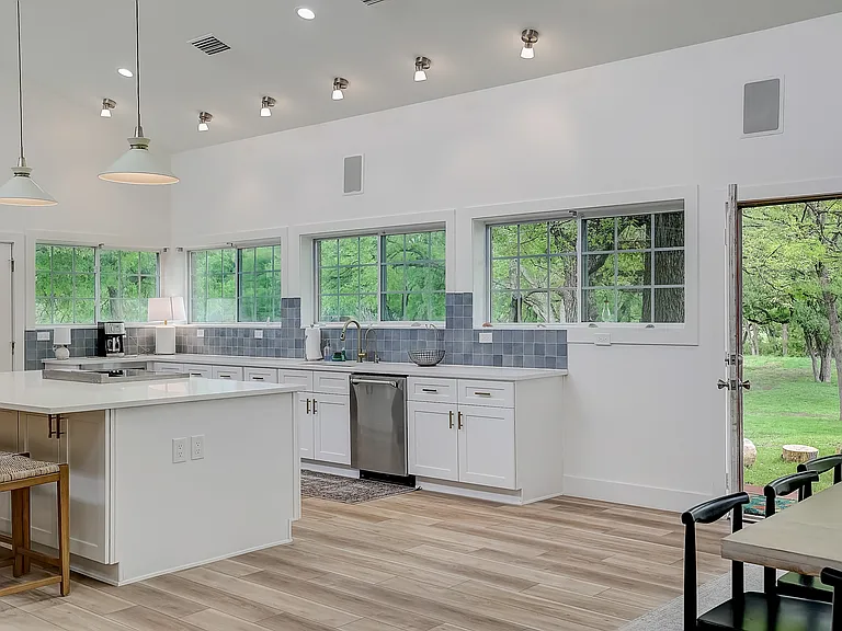 5511 N Dunlap Rd — Photo 15