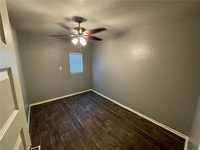 305 E Croslin St #109 — Photo 12