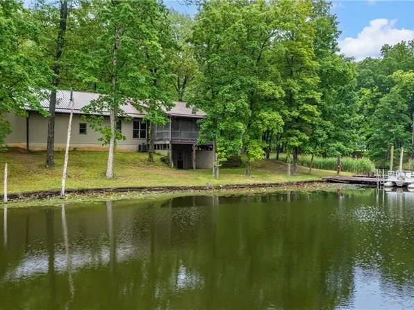 3153 N 2225th St, Beecher City, IL 62414