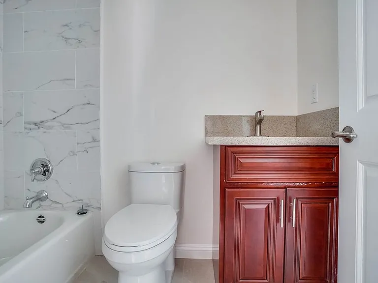 501 E 99th St #10 — Photo 21