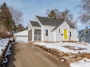 W163N8557 Arthur Ave, Menomonee Falls, WI 53051