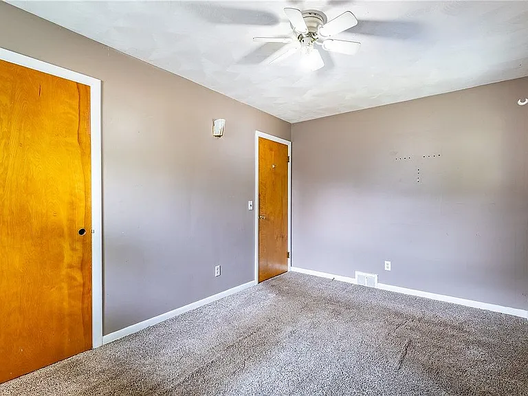 138 Clark Ave — Photo 17