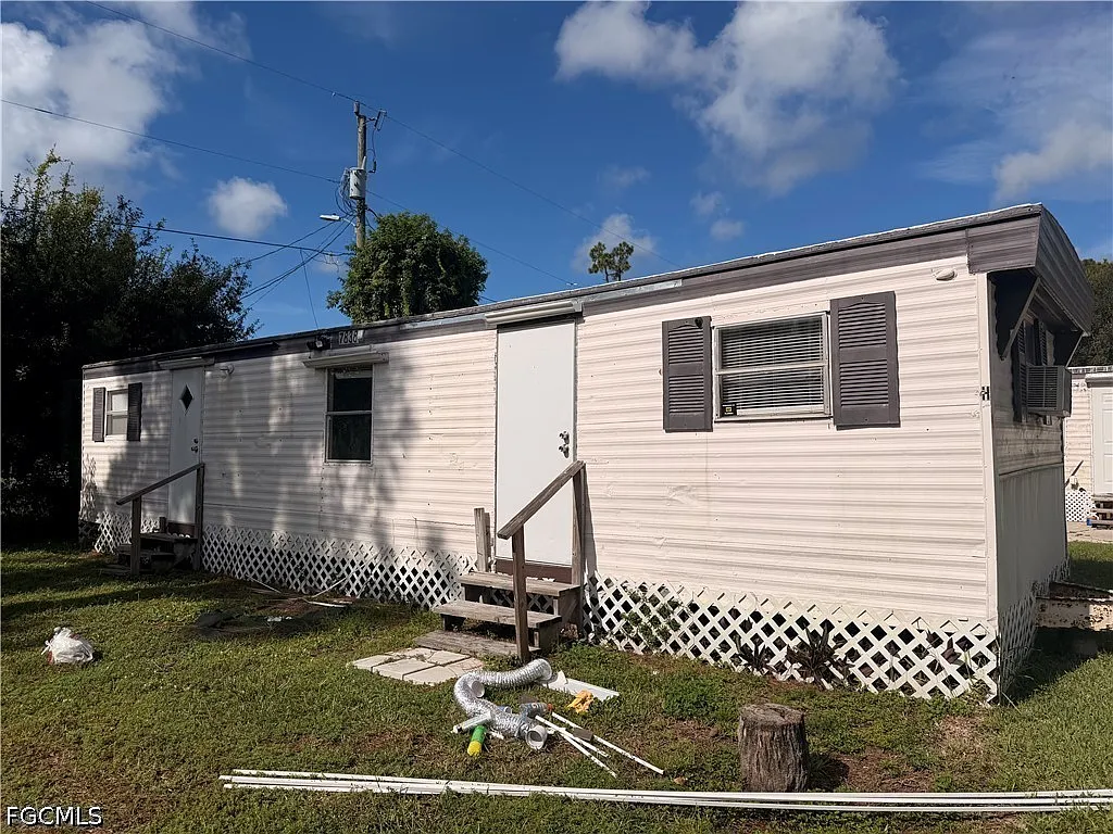 2 bed, 1.0 bath, 911 sqft, $795 — Photo 1
