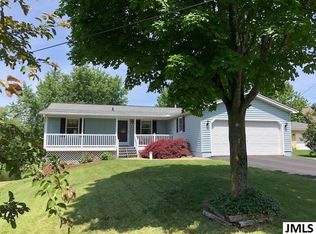 14588 Kildare Ln, Cement City, MI 49233