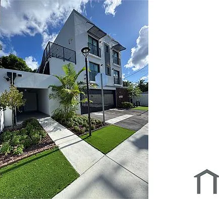 3 bed, $2,790 — Photo 2