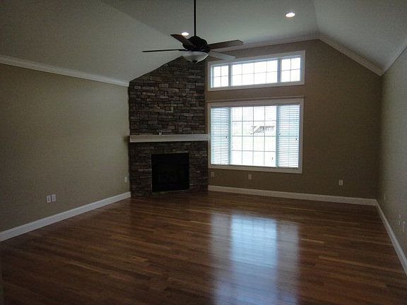 5th image of 154 Acorn Ln