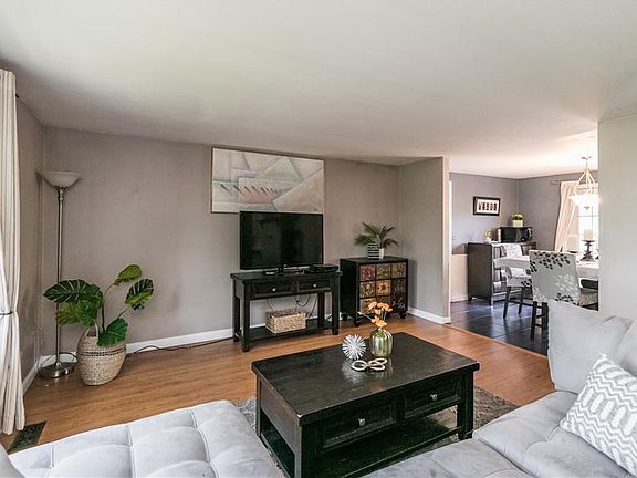 5th image of 4986 Woodmark Dr