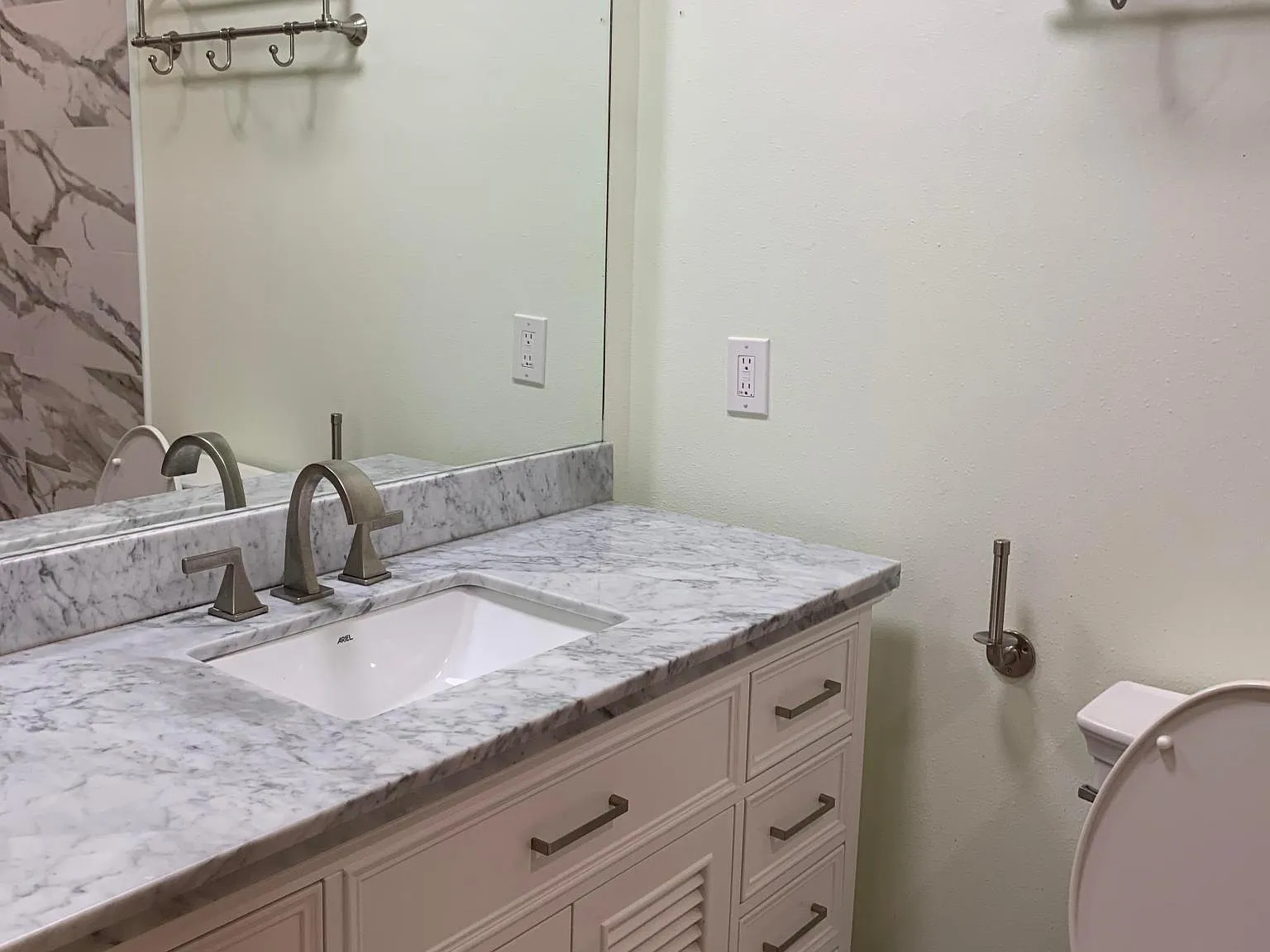 4 bed, 2350 sqft, $4,900 — Photo 4