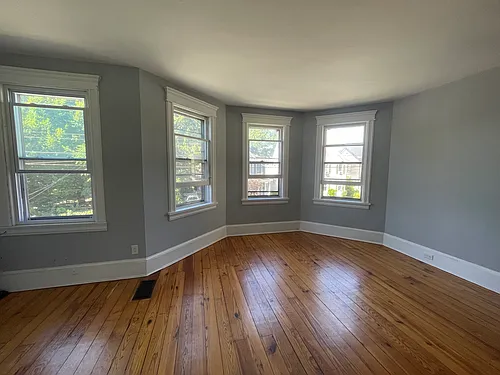188 Tremper Ave #B Photo 1