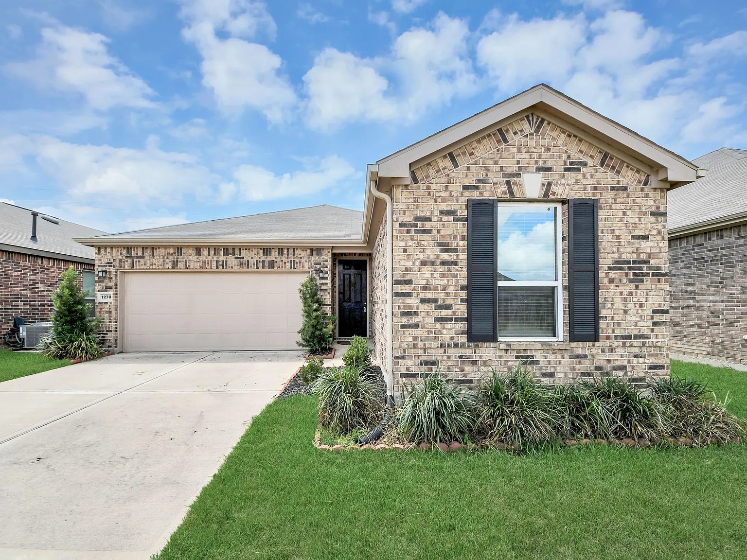 3 bed, 2.0 bath, 1658 sqft, $2,000 — Photo 2