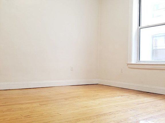 5th image of 3122 34th St APT 3