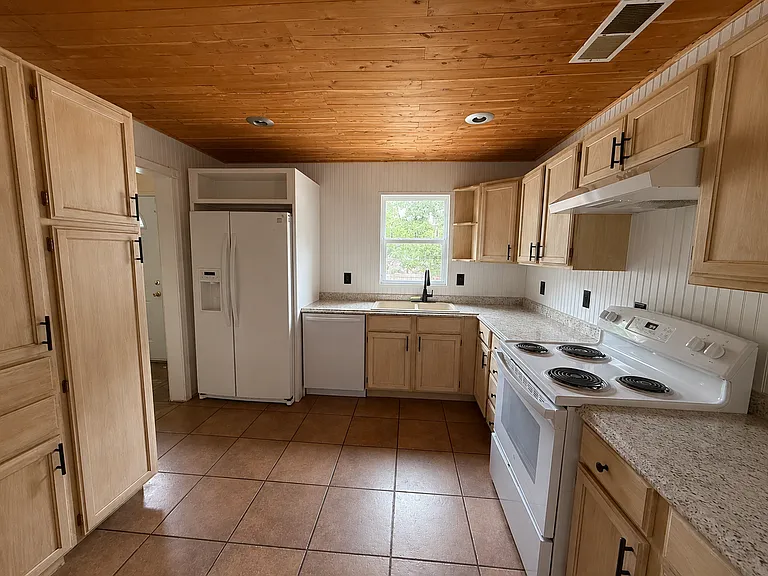200 E Permian Dr — Photo 7