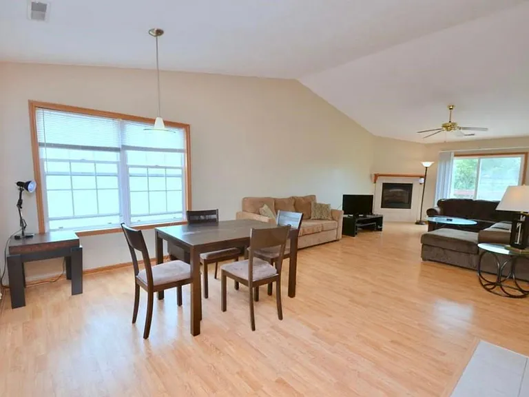 6361 Oak Crest Ln — Photo 3