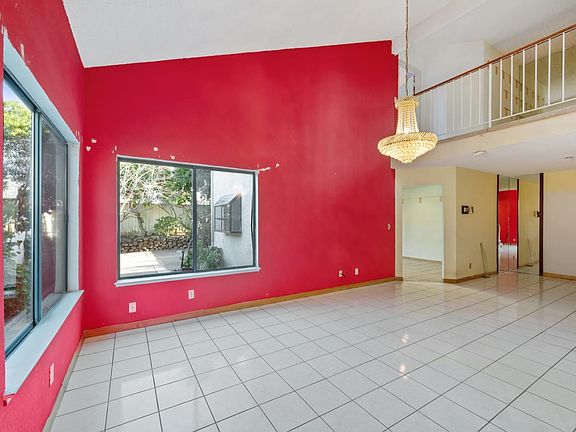 2nd image of 1090 Minoru Dr