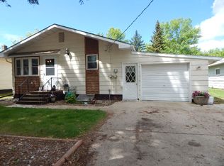 311 14th St NE, Devils Lake, ND 58301