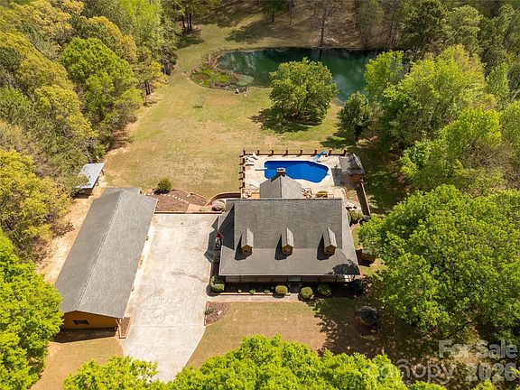 4th image of 529 Langley Rd