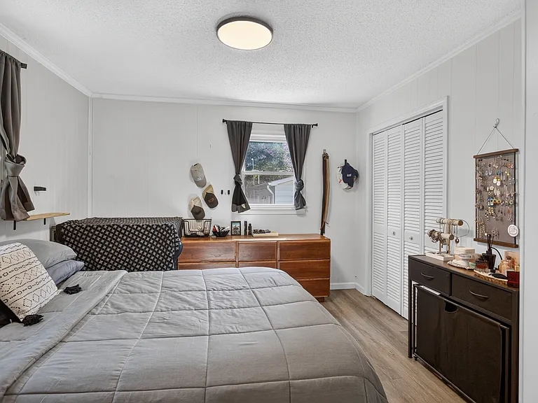 1315 Phyllis Dr — Photo 18