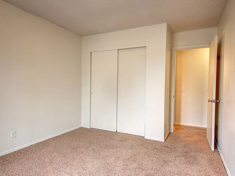 1902 Karen Ct — Photo 24