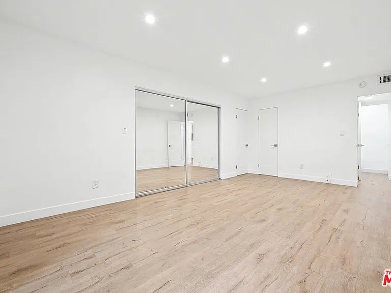 136 S Palm Dr #103 — Photo 12