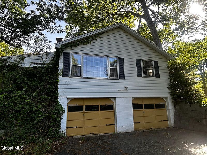 2nd image of 30 Hemlock Drive