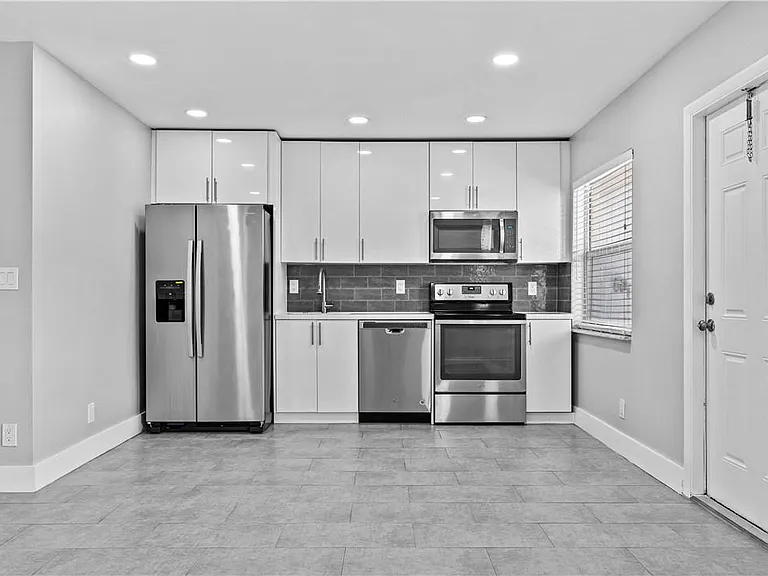 1470 N Dixie Hwy #2 — Photo 5