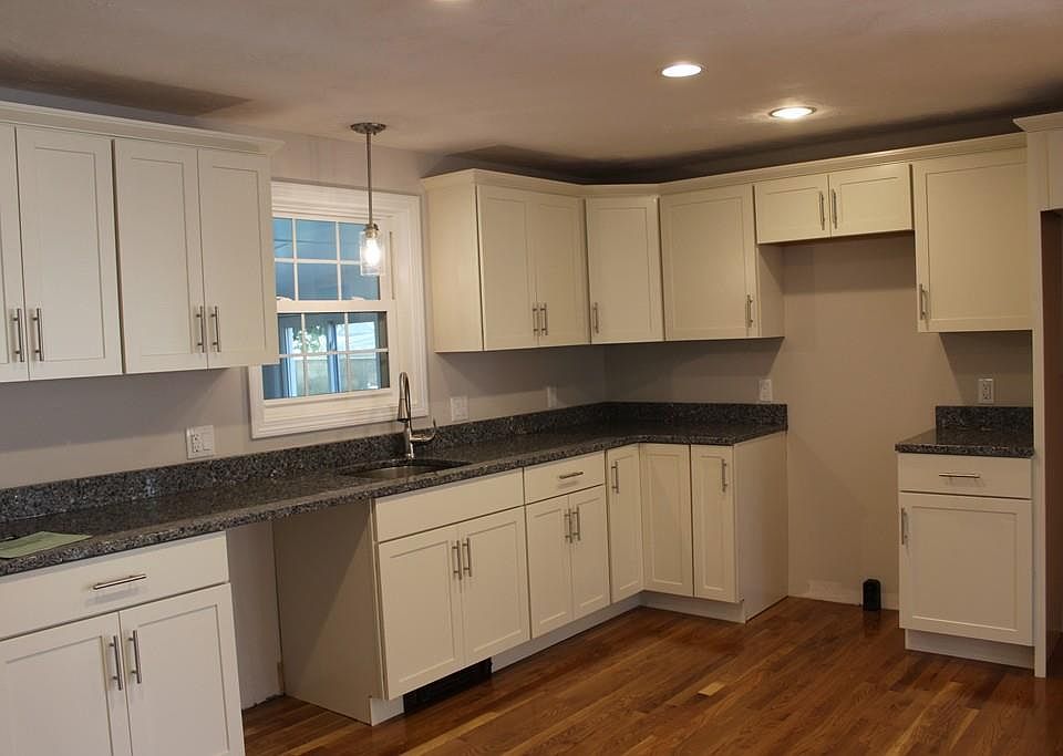 2nd image of 13 Beaumont Ave