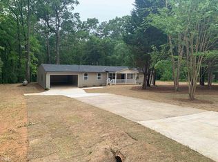 902 Laurel Ln, Winder, GA 30680