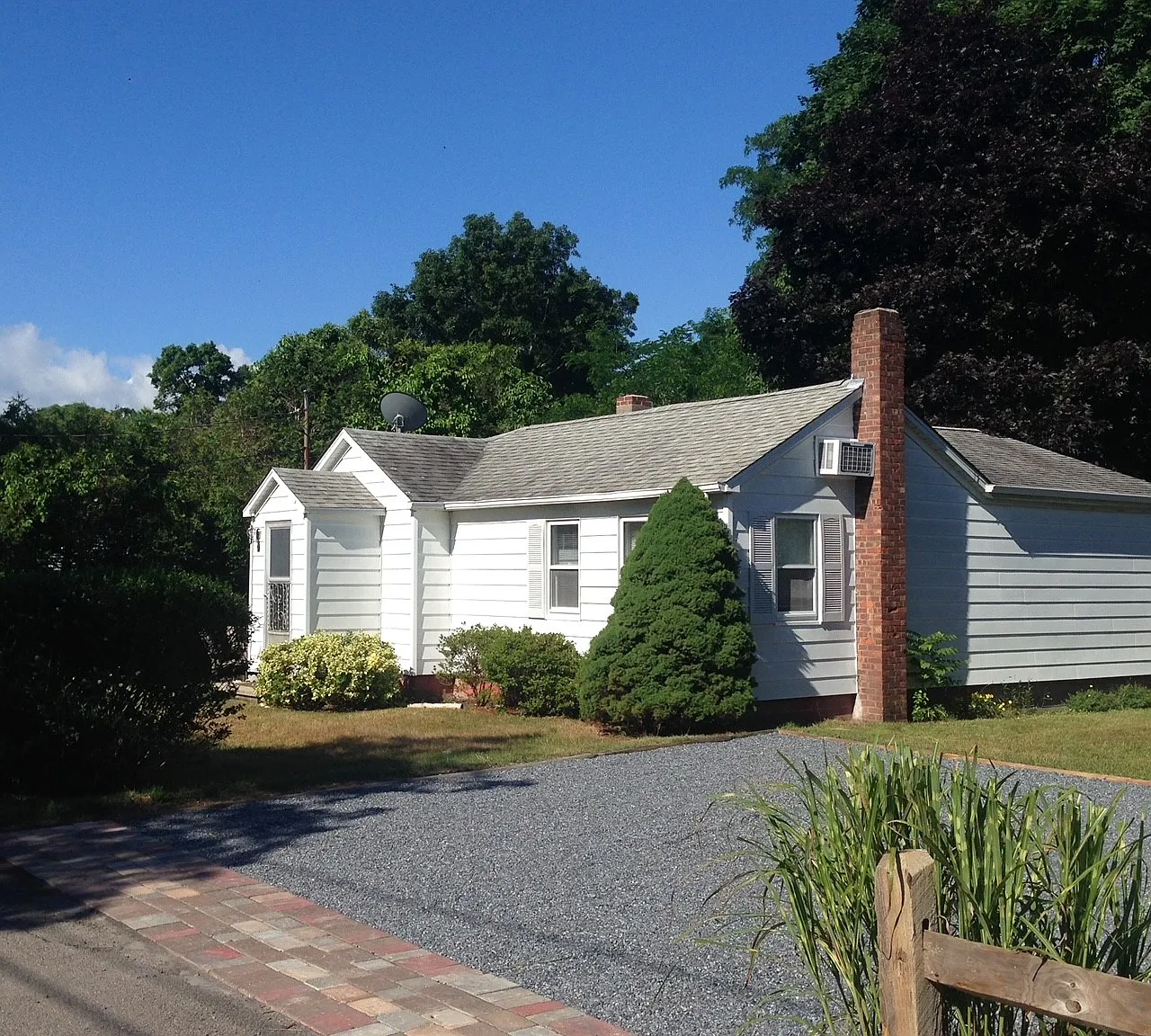 Awesome, Private, Westhampton Cottage on Cul De Sac. — Photo 1