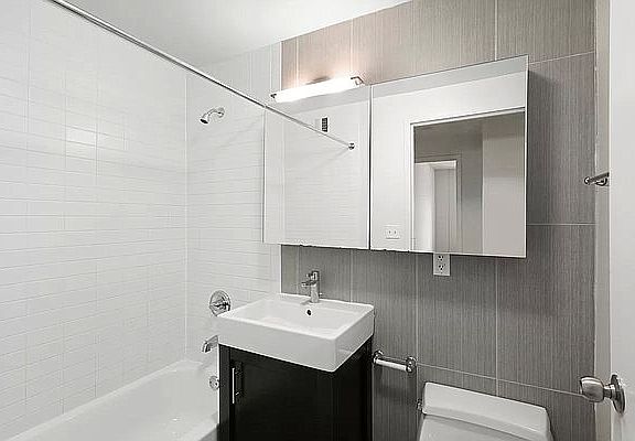 5th image of 4134 Crescent St APT 4G