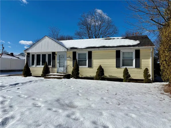 48 Laurel Dr, North Providence, RI 02911