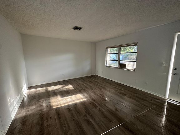 4th image of 4037 38th St N