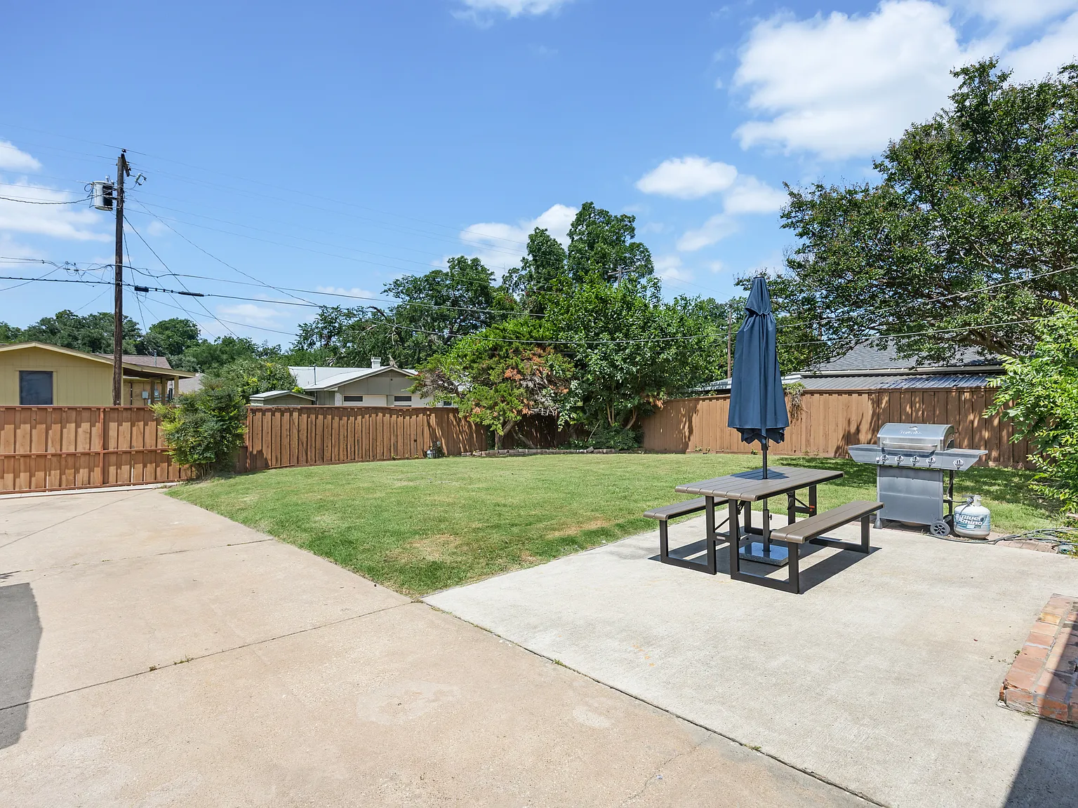 3 bed, 1380 sqft, $5,100 — Photo 2