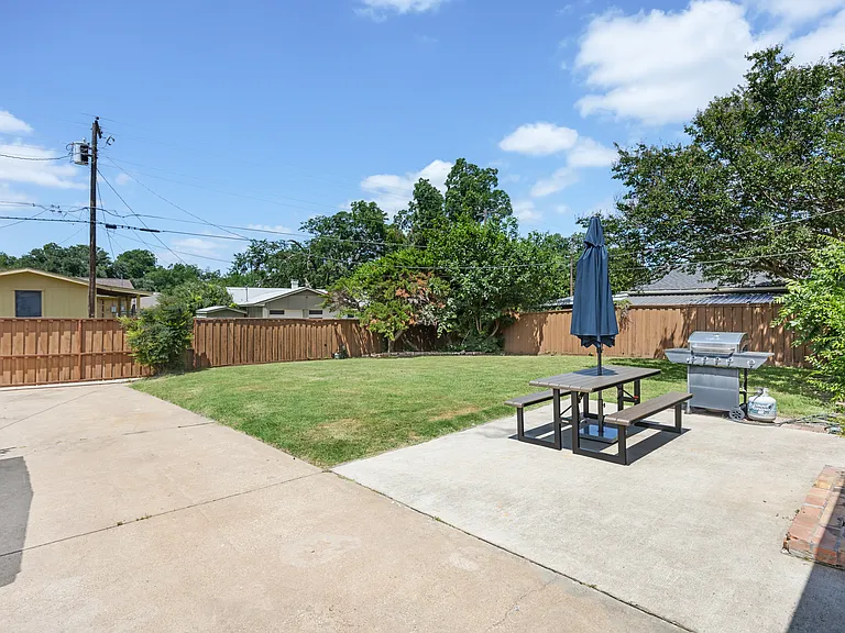 2025 Japonica Ln — Photo 2