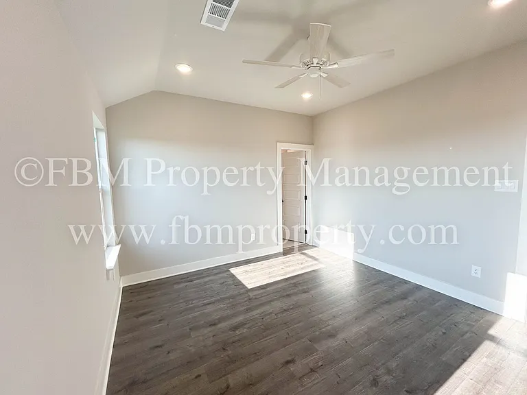 933 Cooksey Ct #B — Photo 8