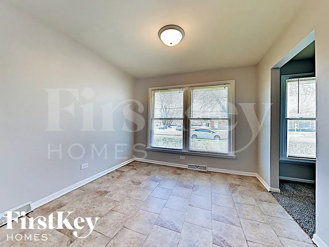 3 bed, 2.0 bath, 1360 sqft, $2,645 — Photo 4