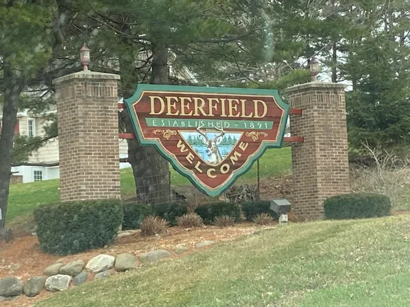 74 Oak Ridge Trl, Deerfield, WI 53531