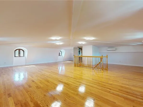 2317 East 63rd Street image 30 of 33