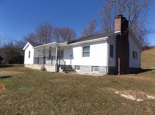 273 Pioneer Cir, Hillsville, VA 24343