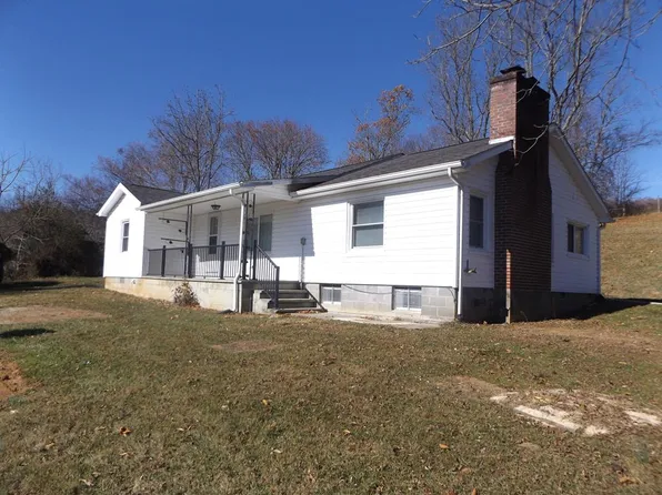 273 Pioneer Cir, Hillsville, VA 24343