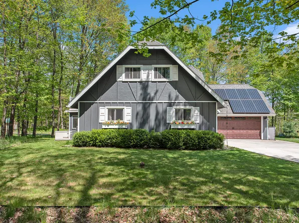 9787 Center Ln, Stanwood, MI 49346