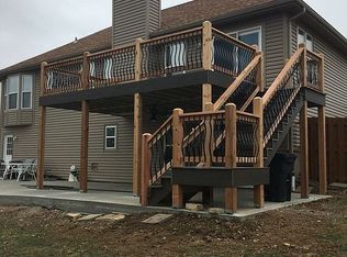 305 Newport Dr, Smithville, MO 64089