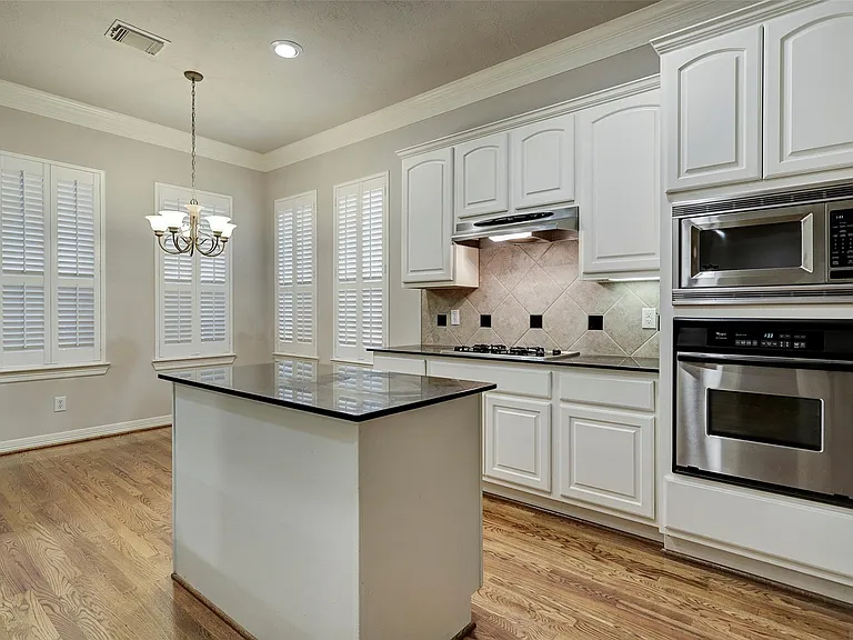 1302 W Park At Shady Villa — Photo 5