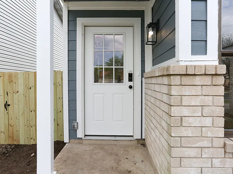6870 Flaming Ridge Dr — Photo 5