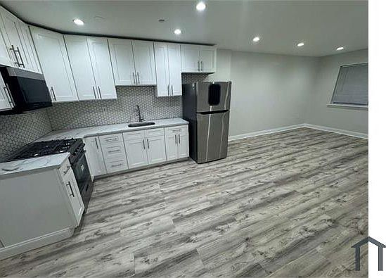 2nd image of 451 Castle Hill Ave Floor 2