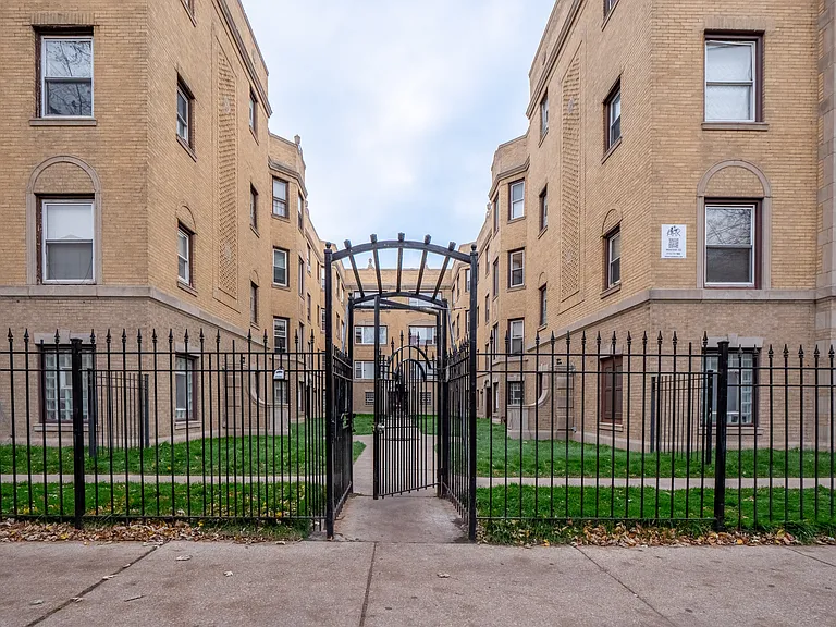 7371 N Damen Ave #D2 — Photo 4