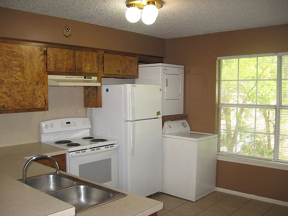 2nd image of 2521 Pearl St APT 404